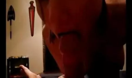 Skype 뉴질랜드에서 일부는 뜨거운 tatuirovka 등록하지 않고 포르노