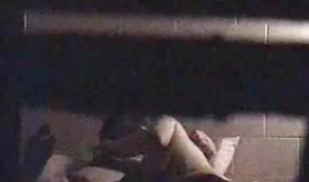 는 것으로 올라가 침대,옷과 erotika seks 휴식